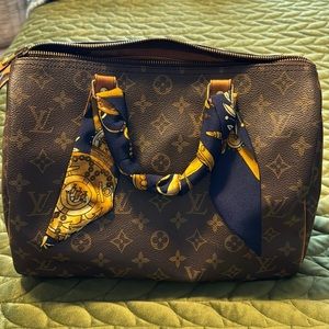 LV Speedy 30, vintage!!! Minor wear and tear on patina.